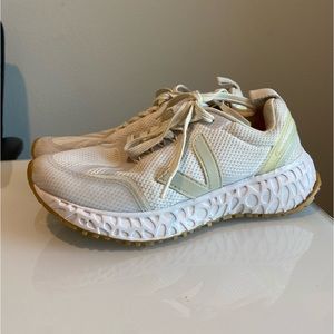 Women’s Veja Sneakers Size 6